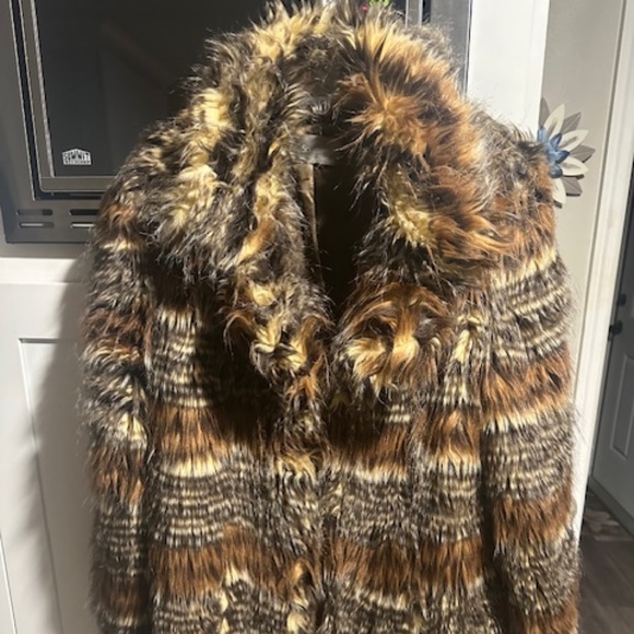Brand New/Never Worn Stunning Faux Fur Multi- Colored Coat (M) - Picture 1 of 12